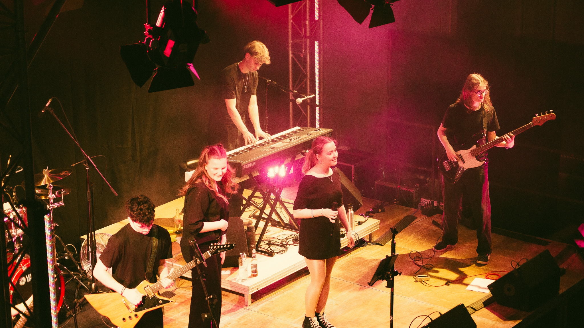 DESIRENCE Band live auf der Bühne